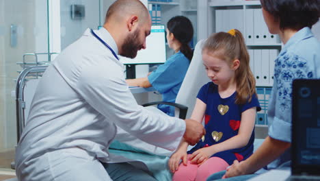 Medical-practitioner-bandaging-child-arm