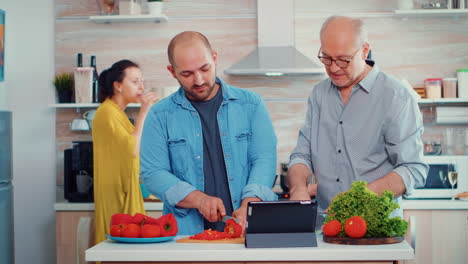 Men-cooking-using-tablet