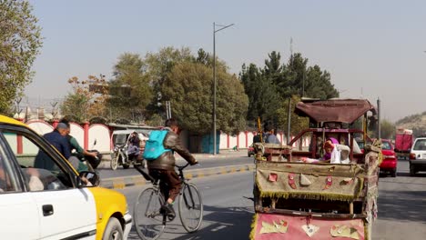 La-Vida-En-Las-Carreteras-De-Kabul.