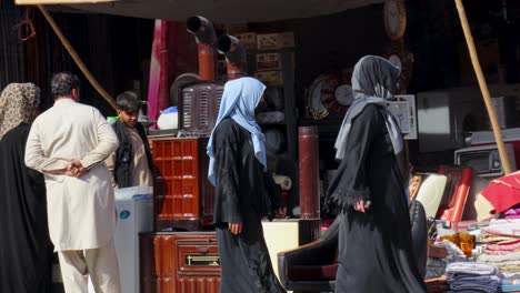 Mujeres-Caminando-Por-Las-Calles-De-Kabul