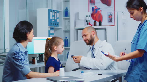 Doctor-examining-child-in-hospital
