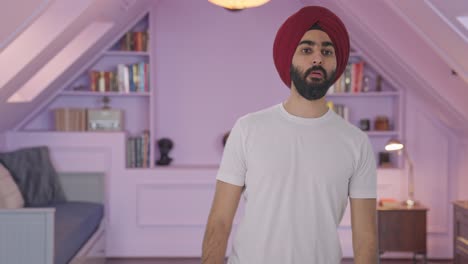 Hombre-Indio-Sikh-Mirando-Y-Buscando-A-Alguien