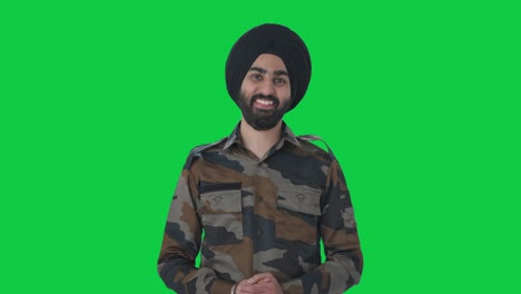 Fröhlicher-Sikh-Mann-Der-Indischen-Armee,-Der-Auf-Grünem-Bildschirm-Lächelt