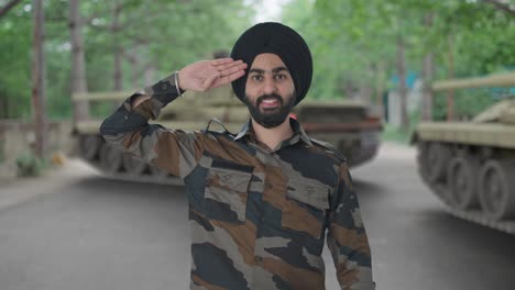 Orgulloso-Hombre-Del-Ejército-Indio-Sikh-Saludando-La-Bandera-India