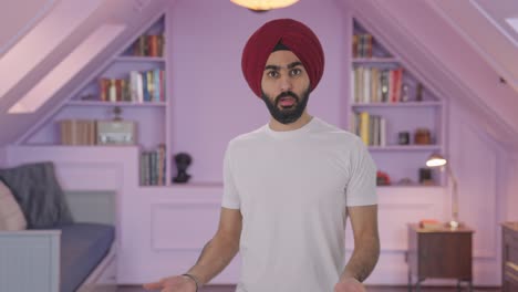 Wütender-Sikh-Indianer,-Der-Mit-Jemandem-Kämpft