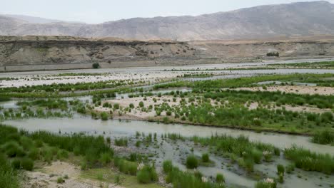Die-Fließenden-Kanäle-Des-Kunar-Flusses