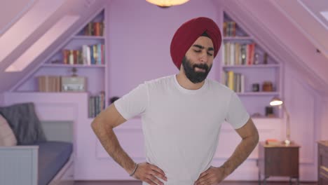 Kranker-Sikh-Indianer,-Der-Unter-Magenschmerzen-Leidet