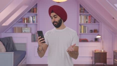 Hombre-Indio-Sikh-Hablando-Por-Videollamada