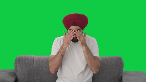 Deprimierter-Sikh-Indianer,-Der-über-Einen-Grünen-Bildschirm-Denkt
