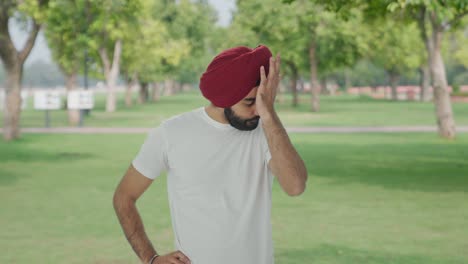 Trauriger-Und-Verärgerter-Sikh-Indianer-Im-Park