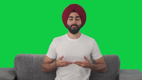 Glücklicher-Sikh-Indianer,-Der-Yoga-Auf-Grünem-Bildschirm-Macht