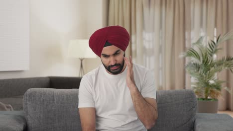 Kranker-Sikh-Indianer,-Der-Unter-Zahnschmerzen-Leidet