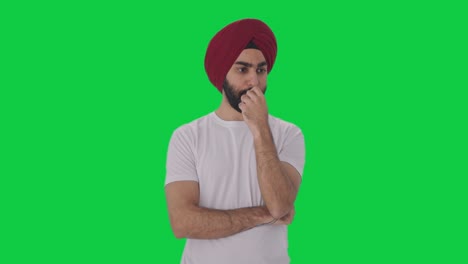 Deprimierter-Sikh-Indianer,-Der-über-Einen-Grünen-Bildschirm-Denkt