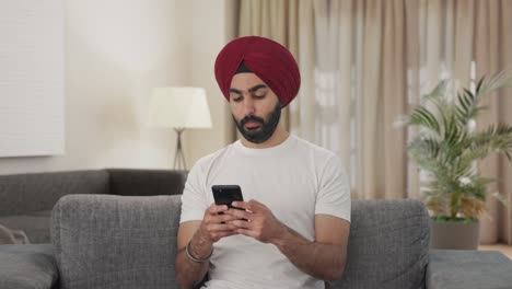 Sikh-Indian-man-chatting-with-someone