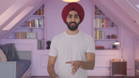 Glücklicher-Sikh-Indianer-Redet