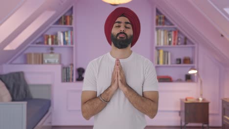 Religiöser-Sikh-Indianer,-Der-Zu-Gott-Betet