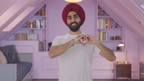 Glücklicher-Sikh-Indianer,-Der-Ein-Herzzeichen-Zeigt