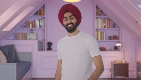 Glücklicher-Sikh-Indianer,-Der-Jemanden-Anruft