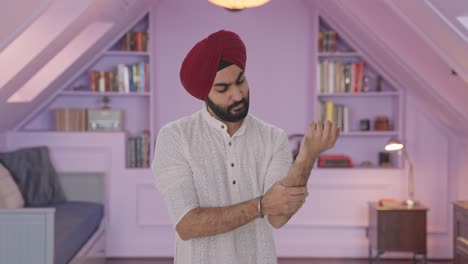 Kranker-Sikh-Indianer,-Der-Unter-Handschmerzen-Leidet