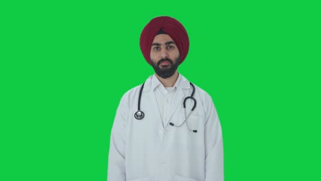 Médico-Indio-Sikh-Serio-Mirando-Pantalla-Verde