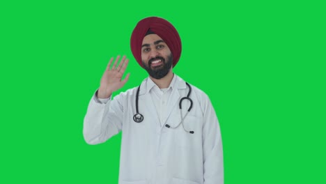 Fröhlicher-Indischer-Sikh-Arzt-Sagt-Hallo,-Grüner-Bildschirm