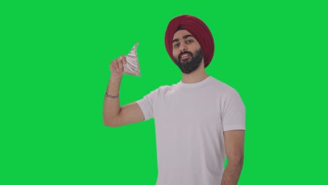 Hombre-Indio-Sij-Egoísta-Usando-Dinero-Como-Pantalla-Verde-De-Ventilador