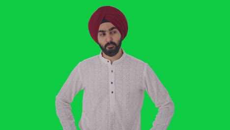 Wütender-Sikh-Indianer-Blickt-Auf-Den-Grünen-Bildschirm-Der-Kamera