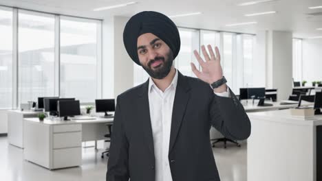 Glücklicher-Indischer-Sikh-Geschäftsmann,-Der-Hallo-Sagt
