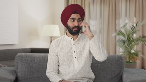 Sikh-Indianer,-Der-Am-Telefon-Spricht