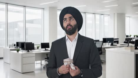 Sikh-Indischer-Geschäftsmann,-Der-Geld-Zählt