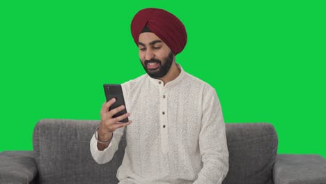 Feliz-Hombre-Indio-Sij-Hablando-En-Videollamada-Pantalla-Verde