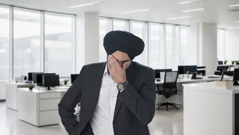 Estresado-Y-Tenso-Empresario-Indio-Sikh