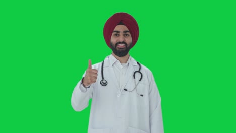 Fröhlicher-Indischer-Sikh-Arzt-Zeigt-Daumen-Hoch,-Grüner-Bildschirm