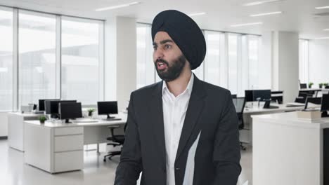 Sikh-Indian-businessman-shouting-on-employees
