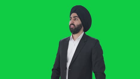 Angespannter-Indischer-Sikh-Geschäftsmann,-Der-Auf-Jemanden-Wartet,-Grüner-Bildschirm
