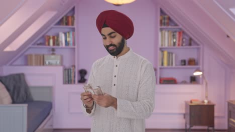 Glücklicher-Sikh-Indianer,-Der-Geld-Zählt