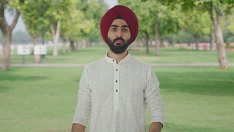 Angry-Sikh-Indian-man-challenging-someone-to-fight-in-park