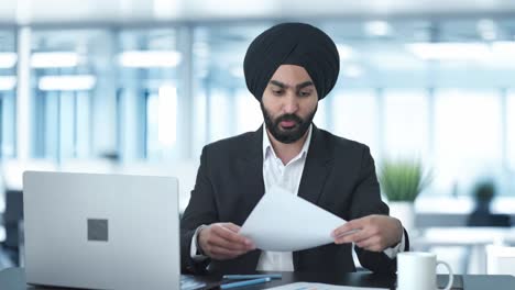 Serious-Sikh-Indian-businessman-talking-to-employees