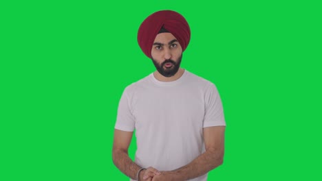 Ernsthafter-Sikh-Indianer,-Der-Auf-Grünem-Bildschirm-Spricht
