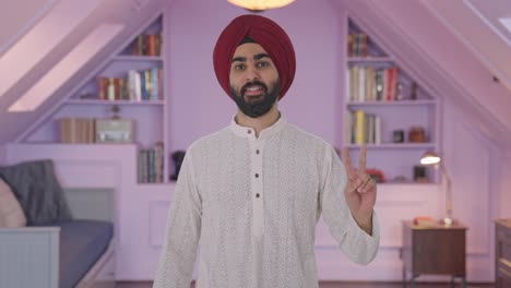 Hombre-Indio-Sikh-Mostrando-El-Signo-De-La-Victoria