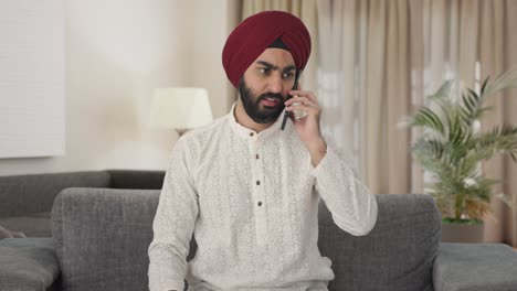 Wütender-Sikh-Indianer-Schreit-Am-Telefon