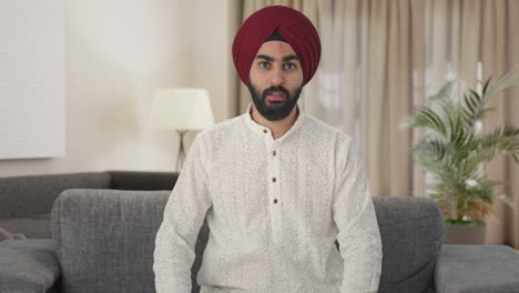 Sikh-Indian-man-talking-to-someone