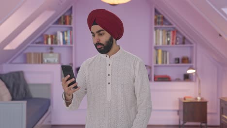 Hombre-Indio-Sikh-Enojado-Gritando-En-Videollamada