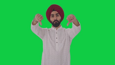 Enttäuschter-Sikh-Indianer-Zeigt-Daumen-Nach-Unten-Auf-Grünem-Bildschirm
