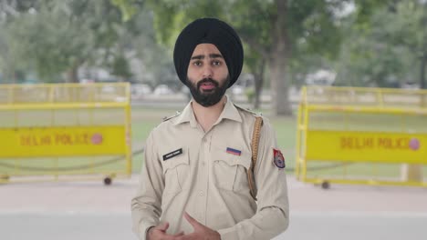 Sikh-Indischer-Polizist-Redet