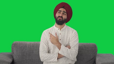 Verwirrter-Sikh-Indianer,-Der-über-Einen-Grünen-Bildschirm-Denkt