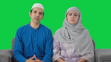 Wütendes-Muslimisches-Paar-Schreit-Auf-Einem-Grünen-Bildschirm