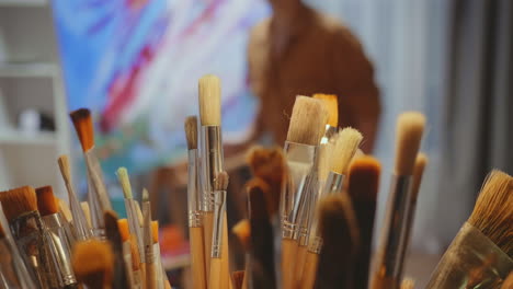 Painter-taking-the-brush