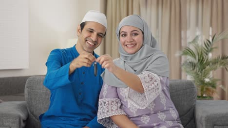 Muslim-couple-showing-car-keys-to-camera