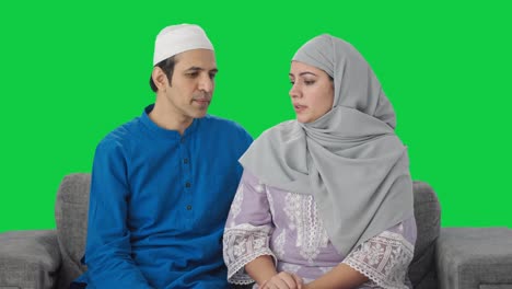 Pareja-Musulmana-Hablando-Entre-Sí-Pantalla-Verde